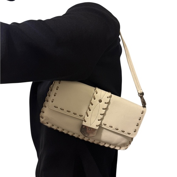 Micheal kors Stylish White Leather Women's Bag - Picture 5 of 14